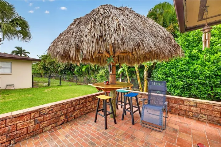 833 N Town And River Dr, Fort Myers, Florida 33919
