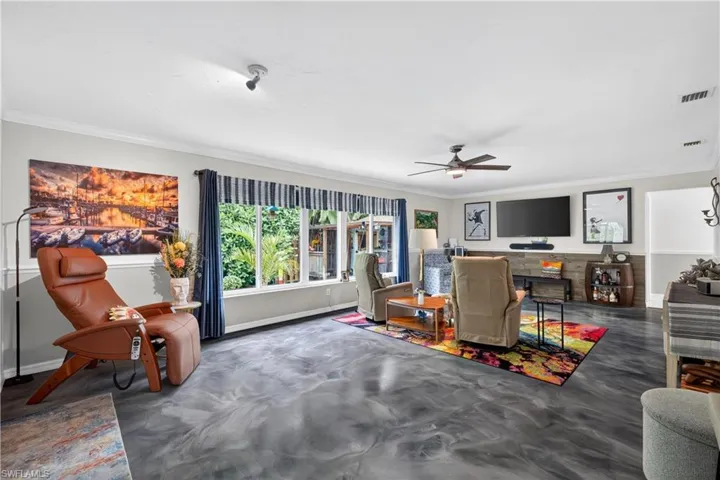 833 N Town And River Dr, Fort Myers, Florida 33919