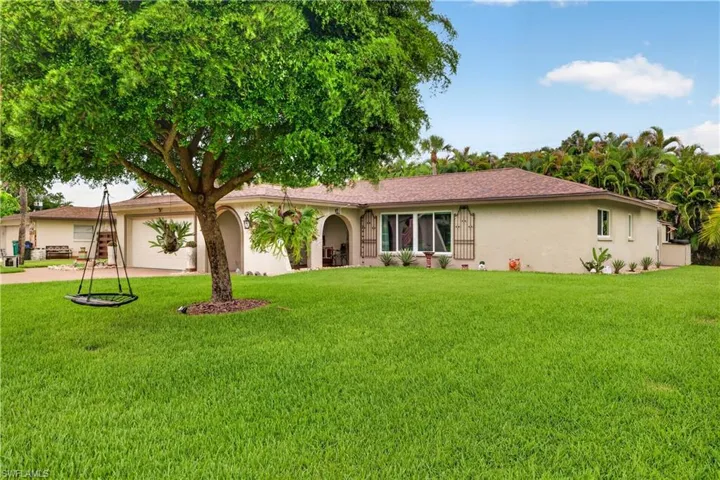 833 N Town And River Dr, Fort Myers, Florida 33919