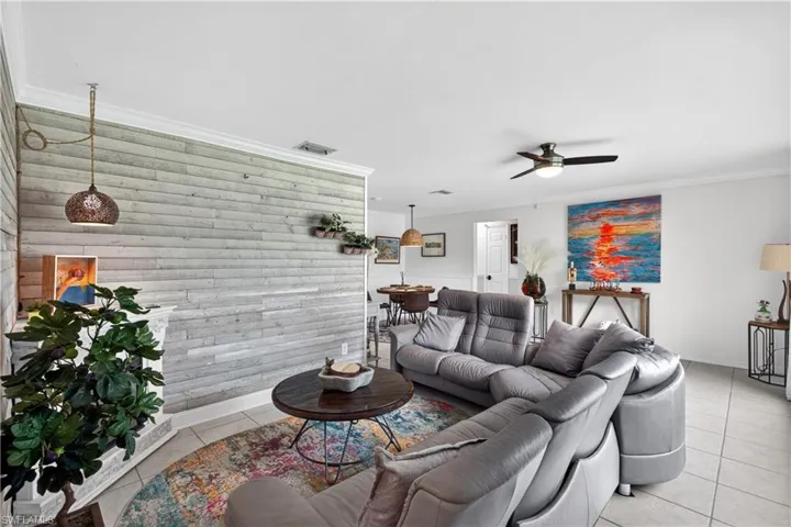 833 N Town And River Dr, Fort Myers, Florida 33919