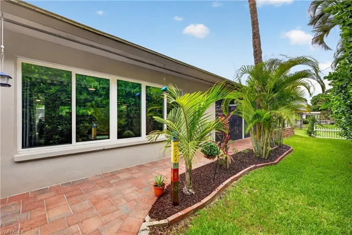 833 N Town And River Dr, Fort Myers, Florida 33919
