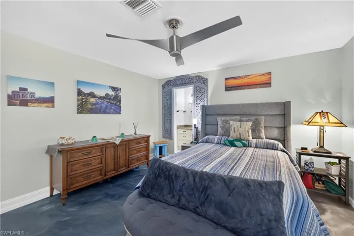 833 N Town And River Dr, Fort Myers, Florida 33919