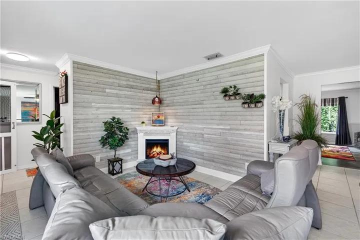 833 N Town And River Dr, Fort Myers, Florida 33919