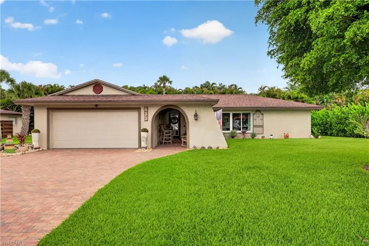 833 N Town And River Dr, Fort Myers, Florida 33919