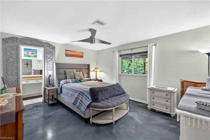833 N Town And River Dr, Fort Myers, Florida 33919