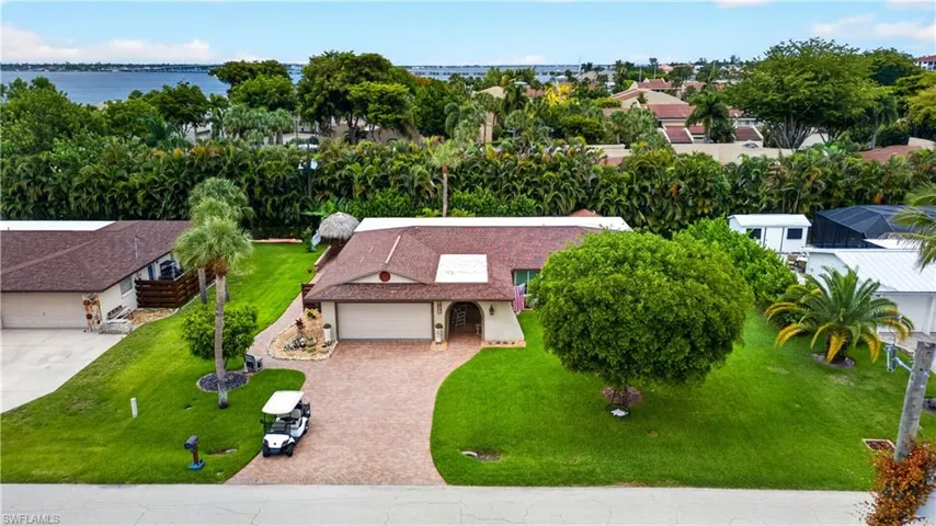 833 N Town And River Dr, Fort Myers, Florida 33919