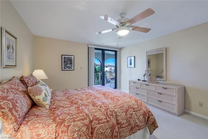 6040  Pelican Bay  BLVD, Naples, FL 34108