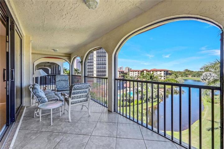 6040  Pelican Bay  BLVD, Naples, FL 34108