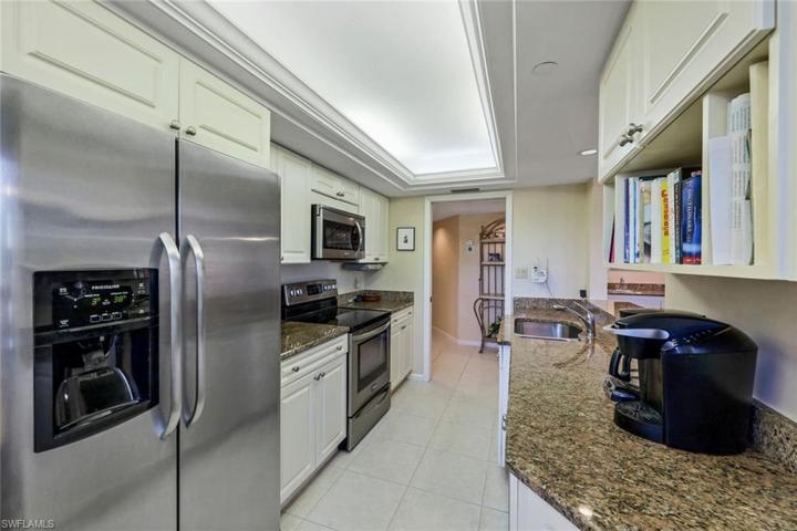 6040  Pelican Bay  BLVD, Naples, FL 34108