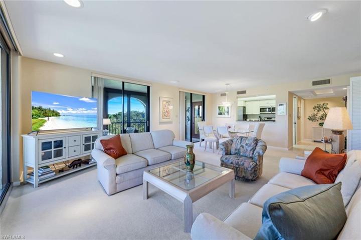 6040  Pelican Bay  BLVD, Naples, FL 34108