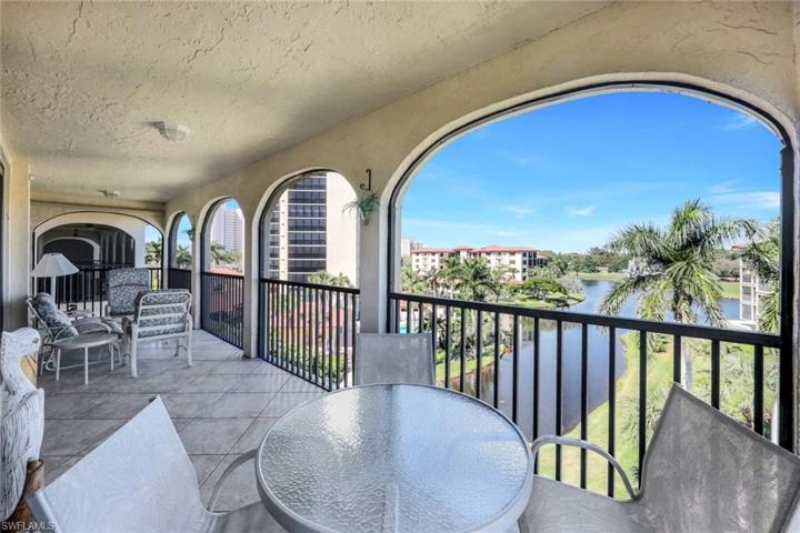 6040  Pelican Bay  BLVD, Naples, FL 34108