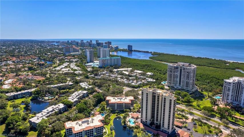 6040  Pelican Bay  BLVD, Naples, FL 34108