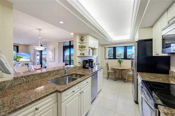 6040  Pelican Bay  BLVD, Naples, FL 34108