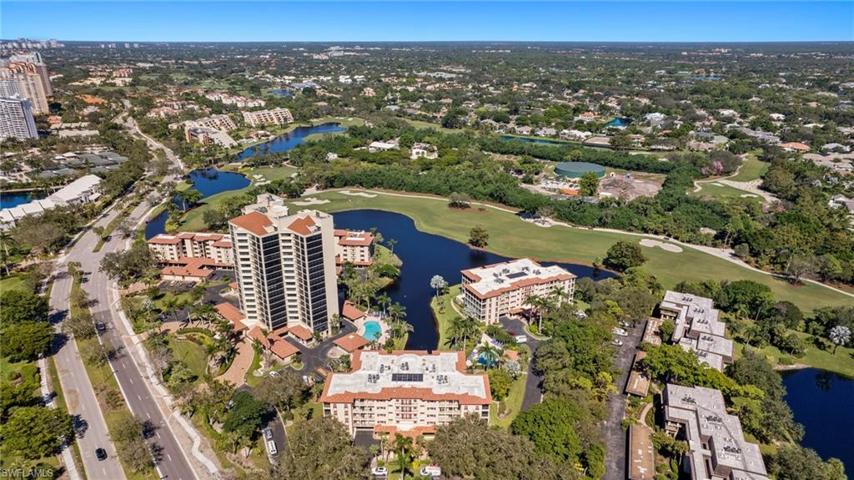 6040  Pelican Bay  BLVD, Naples, FL 34108