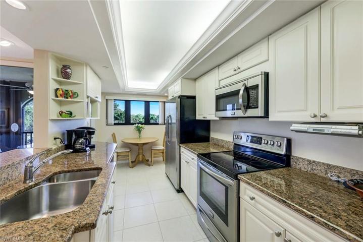 6040  Pelican Bay  BLVD, Naples, FL 34108