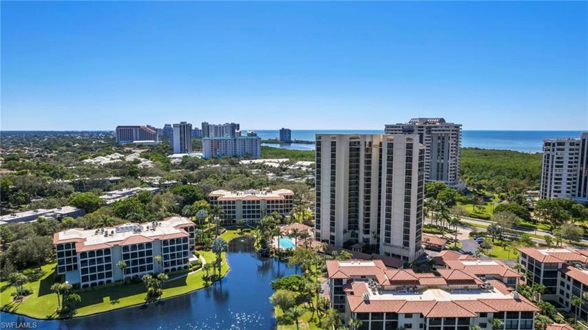 6040  Pelican Bay  BLVD, Naples, FL 34108