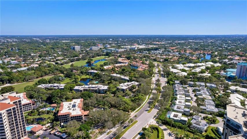 6040  Pelican Bay  BLVD, Naples, FL 34108
