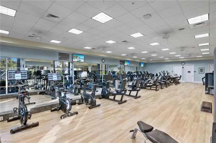 6040  Pelican Bay  BLVD, Naples, FL 34108