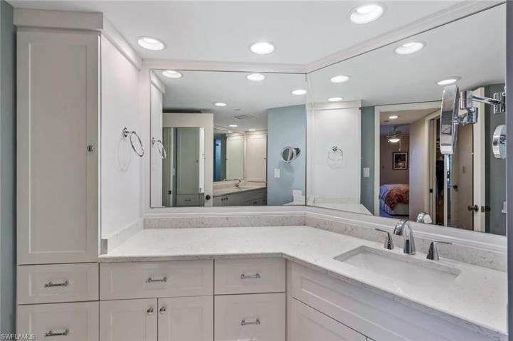 6040  Pelican Bay  BLVD, Naples, FL 34108