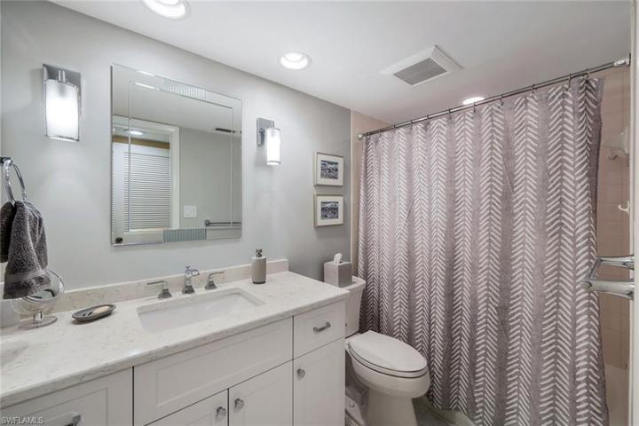 6040  Pelican Bay  BLVD, Naples, FL 34108