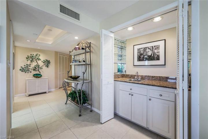 6040  Pelican Bay  BLVD, Naples, FL 34108