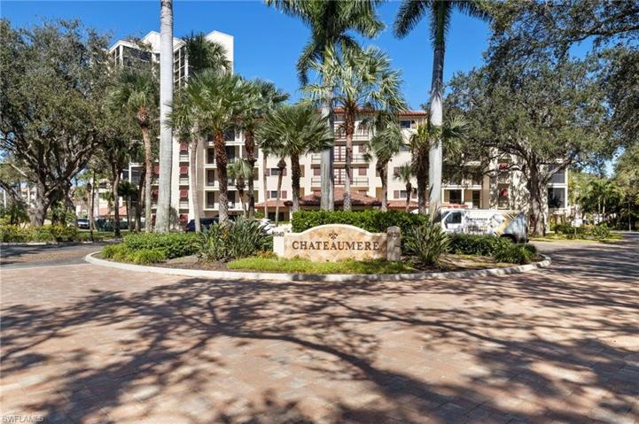 6040  Pelican Bay  BLVD, Naples, FL 34108