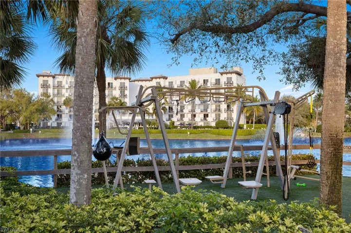 6040  Pelican Bay  BLVD, Naples, FL 34108