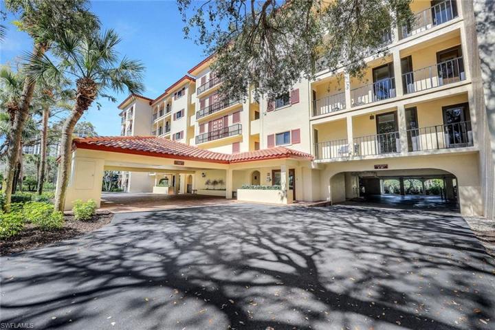 6040  Pelican Bay  BLVD, Naples, FL 34108