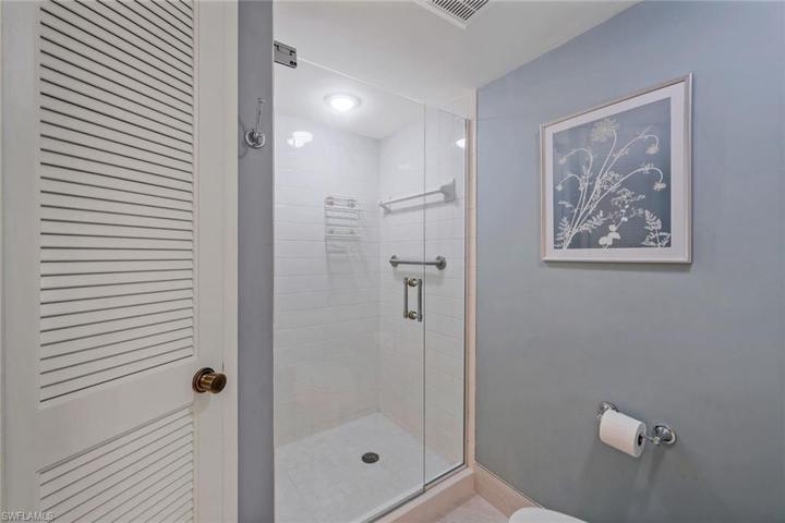 6040  Pelican Bay  BLVD, Naples, FL 34108