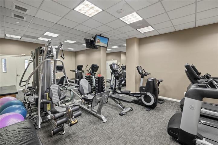 6040  Pelican Bay  BLVD, Naples, FL 34108