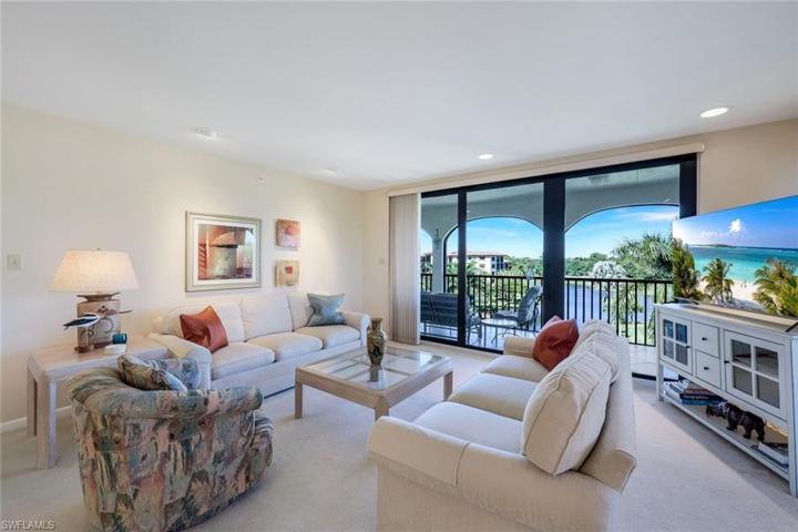 6040  Pelican Bay  BLVD, Naples, FL 34108