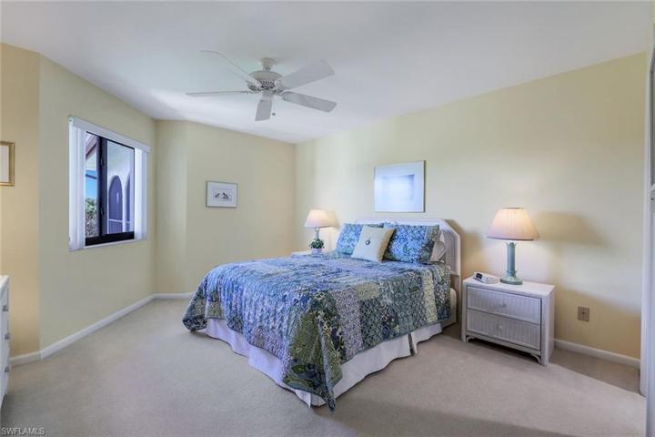 6040  Pelican Bay  BLVD, Naples, FL 34108
