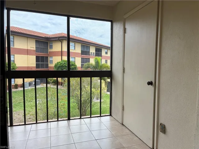 Larger screen lanai with landscape and extra storage