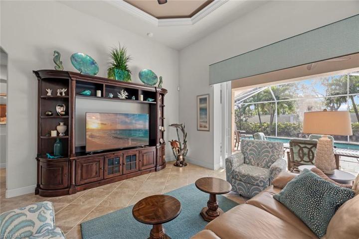 Pocketing sliding doors in Great room to access lanai