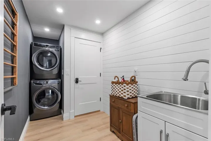 4222 Crayton Rd, Naples, Florida 34103