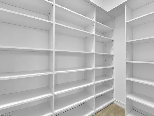 Master Suite II Walk-In Closet
