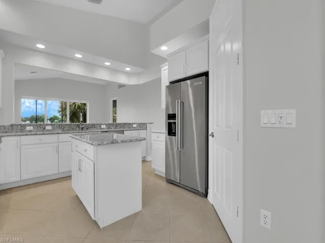 Kitchen w/ Island