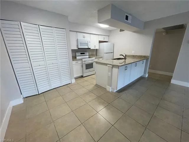 5323  Summerlin  RD, Fort Myers, FL 33919
