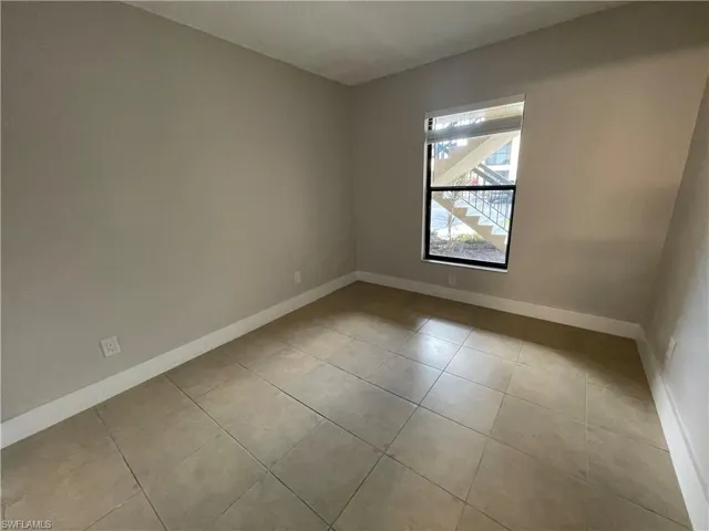 5323  Summerlin  RD, Fort Myers, FL 33919