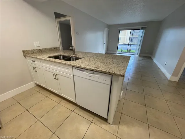 5323  Summerlin  RD, Fort Myers, FL 33919