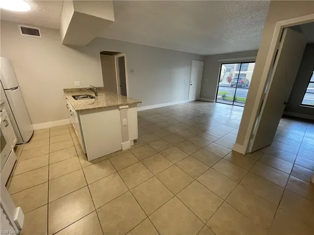 5323  Summerlin  RD, Fort Myers, FL 33919