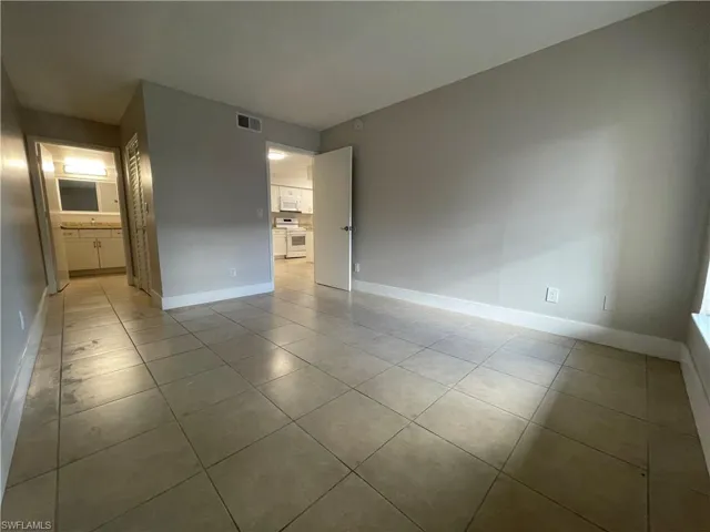 5323  Summerlin  RD, Fort Myers, FL 33919