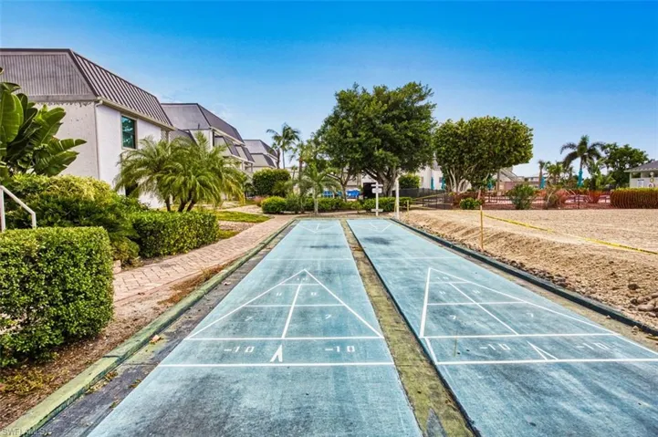 Community-Shuffleboard