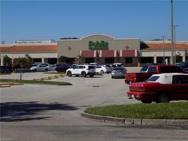 Public Shopping Center