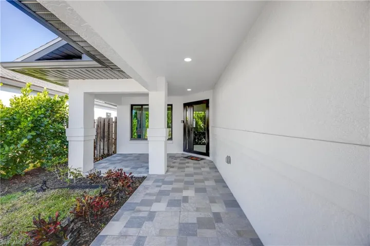 841  91st N AVE, Naples, FL 34108