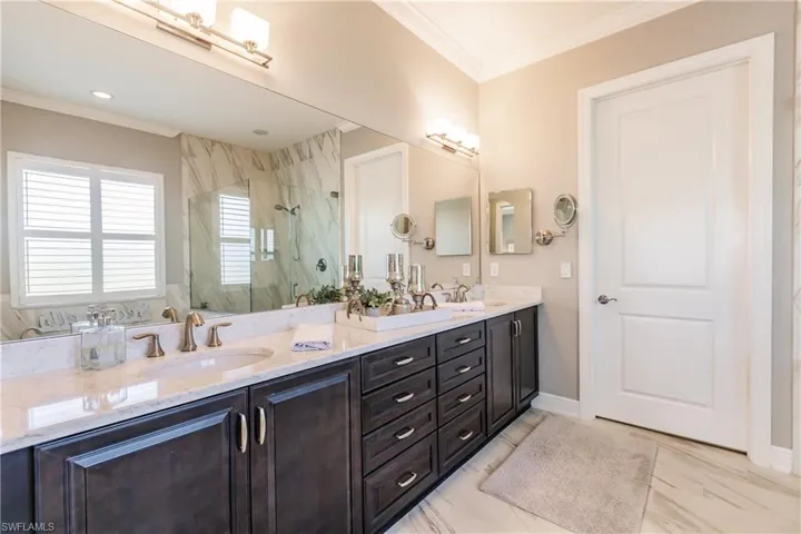 NOTE THE NUMBER OF CABINETS & DRAWERS & IN A VERY RICH COLOR!
