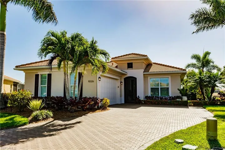 WCI BUILT SAN REMO MODEL POOL HOME WITH 4 BEDROOMS & 2 1/2 BATHS & PAVERED DRIVEWAY!