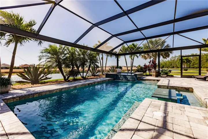 LARGE POOL & SPA BUT EQUALLY LARGE AREAS AROUND THE POOL TO ENTERTAIN!