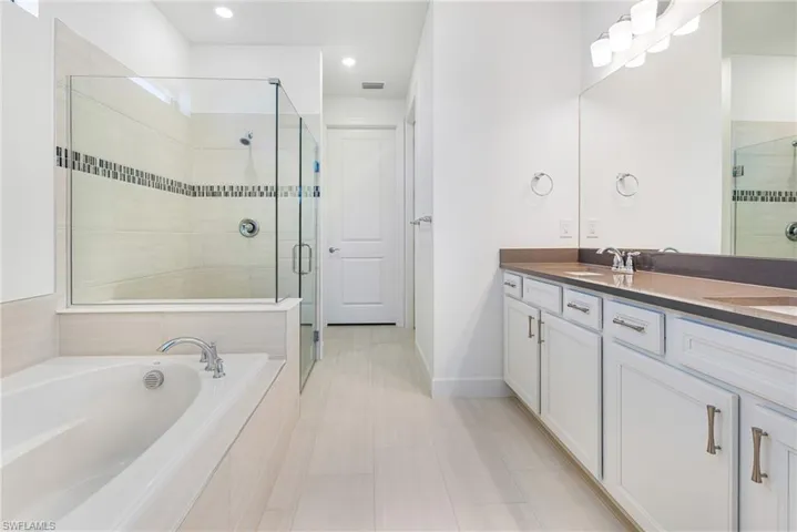 25594 Shoreline Gaze Dr, Bonita Springs, Florida 34135