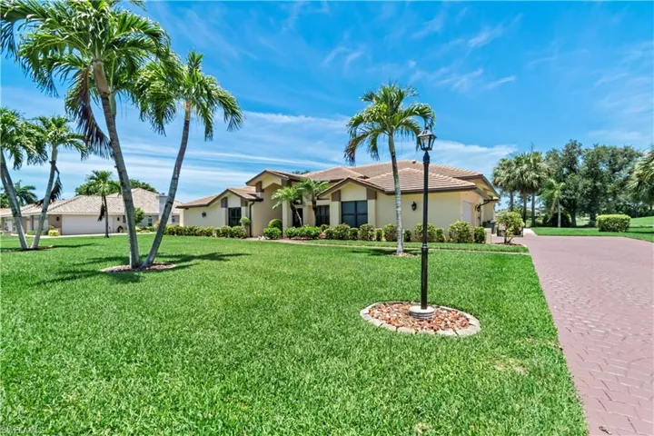 Ranch-style house featuring a front lawn